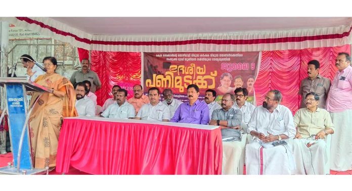 ജനവിരുദ്ധവും തൊഴിലാളി വിരുദ്ധവുമായ നയങ്ങൾ നടപ്പിലാക്കിയിട്ടുള്ള ഒരു സർക്കാർ രാജ്യത്ത് അധികാരത്തിൽ ഉണ്ടായിട്ടില്ലെന്ന് സി.ഐ.ടി.യു ജനവിരുദ്ധവും തൊഴിലാളി വിരുദ്ധവുമായ നയങ്ങൾ നടപ്പിലാക്കിയിട്ടുള്ള ഒരു സർക്കാർ രാജ്യത്ത് അധികാരത്തിൽ ഉണ്ടായിട്ടില്ലെന്ന് സി.ഐ.ടി.യു