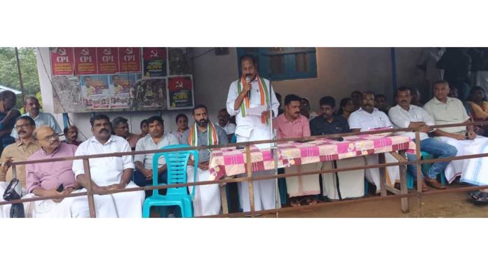 പുതുക്കട – ചിറ്റാർ റോഡിന്റെ ശോചനീയാവസ്ഥ ; കോൺഗ്രസ് സായാഹ്ന ധർണ്ണയും പ്രതിഷേധ യോഗവും നടത്തി പുതുക്കട – ചിറ്റാർ റോഡിന്റെ ശോചനീയാവസ്ഥ ; കോൺഗ്രസ് സായാഹ്ന ധർണ്ണയും പ്രതിഷേധ യോഗവും നടത്തി