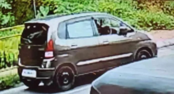 പഴവങ്ങാടിക്കര സർവീസ് സഹകരണ സംഘത്തിന്റെ ഡിപ്പോയിൽ നിന്ന് കാറിലെത്തിയാൾ ഒരു ചാക്ക് വളവുമായി മുങ്ങി പഴവങ്ങാടിക്കര സർവീസ് സഹകരണ സംഘത്തിന്റെ ഡിപ്പോയിൽ നിന്ന് കാറിലെത്തിയാൾ ഒരു ചാക്ക് വളവുമായി മുങ്ങി