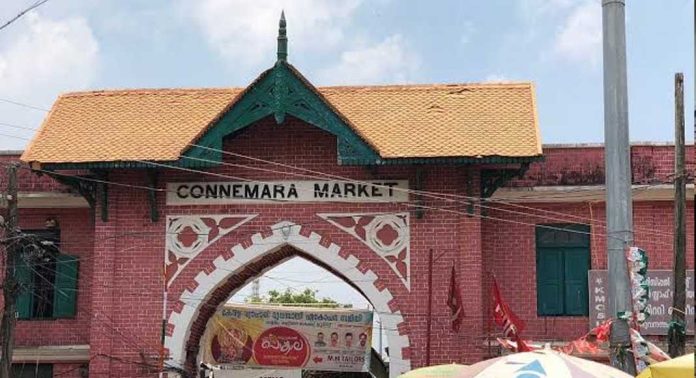 പാളയം കണ്ണിമേറാ മാർക്കറ്റിൽ നടക്കുന്നത് പോലീസിനെ അണിനിരത്തി കോർപ്പറേഷന്റെ ഗുണ്ടായിസം – എസ്. എസ്. മനോജ് പാളയം കണ്ണിമേറാ മാർക്കറ്റിൽ നടക്കുന്നത് പോലീസിനെ അണിനിരത്തി കോർപ്പറേഷന്റെ ഗുണ്ടായിസം – എസ്. എസ്. മനോജ്