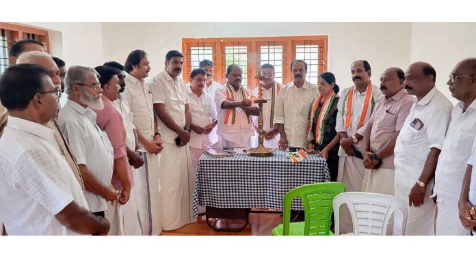 നരേന്ദ്ര മോഡി സര്ക്കാര് ന്യൂനപക്ഷങ്ങളെയും ദളിതരെയും പീഡിപ്പിക്കുന്നു : പ്രൊഫ. സതീഷ് കൊച്ചുപറമ്പില് നരേന്ദ്ര മോഡി സര്ക്കാര് ന്യൂനപക്ഷങ്ങളെയും ദളിതരെയും പീഡിപ്പിക്കുന്നു : പ്രൊഫ. സതീഷ് കൊച്ചുപറമ്പില്
