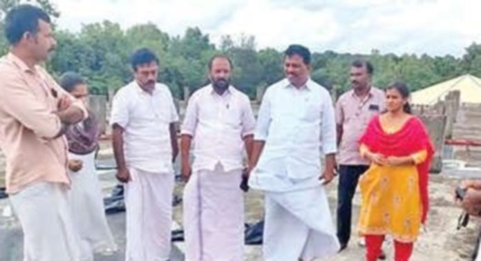 നൂറനാട് ലെപ്രസി സാനറ്റോറിയം വളപ്പിലെ ചോർച്ചയുള്ള ആശുപത്രിക്കെട്ടിടം കൊടിക്കുന്നിൽ സുരേഷ് എംപി സന്ദര്ശിച്ചു നൂറനാട് ലെപ്രസി സാനറ്റോറിയം വളപ്പിലെ ചോർച്ചയുള്ള ആശുപത്രിക്കെട്ടിടം കൊടിക്കുന്നിൽ സുരേഷ് എംപി സന്ദര്ശിച്ചു