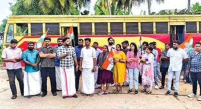 താത്കാലിക ഷെൽറ്റർ ഒരുക്കിയില്ല ; ചെങ്ങന്നൂർ കെഎസ്ആർടിസി ബസ് സ്റ്റാൻഡിലേക്ക് പ്രകടനം നടത്തി യൂത്ത് കോൺഗ്രസ് താത്കാലിക ഷെൽറ്റർ ഒരുക്കിയില്ല ; ചെങ്ങന്നൂർ കെഎസ്ആർടിസി ബസ് സ്റ്റാൻഡിലേക്ക് പ്രകടനം നടത്തി യൂത്ത് കോൺഗ്രസ്