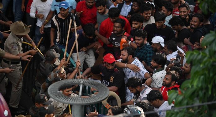 ചിന്നസ്വാമി സ്റ്റേഡിയത്തിലെ ദുരന്തത്തിൽ മരിച്ച എല്ലാവരെയും തിരിച്ചറിഞ്ഞു ചിന്നസ്വാമി സ്റ്റേഡിയത്തിലെ ദുരന്തത്തിൽ മരിച്ച എല്ലാവരെയും തിരിച്ചറിഞ്ഞു