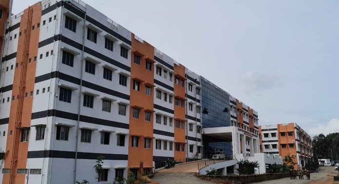 കോന്നി മെഡിക്കൽ കോളേജിൽ മാലിന്യ സംസ്കരണ സംവിധാനങ്ങൾ ഇല്ല കോന്നി മെഡിക്കൽ കോളേജിൽ മാലിന്യ സംസ്കരണ സംവിധാനങ്ങൾ ഇല്ല