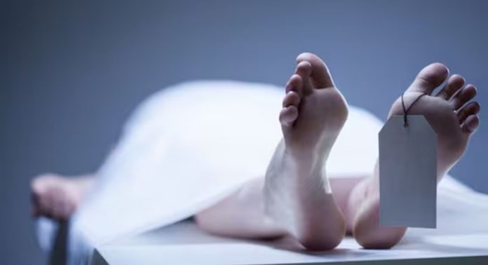 മലപ്പുറത്ത് ചുവരിൽ തറച്ച ആണിയിൽ ഷർട്ടിന്റെ കോളർ കുരുങ്ങി വിദ്യാർഥിക്ക് ദാരുണാന്ത്യം മലപ്പുറത്ത് ചുവരിൽ തറച്ച ആണിയിൽ ഷർട്ടിന്റെ കോളർ കുരുങ്ങി വിദ്യാർഥിക്ക് ദാരുണാന്ത്യം