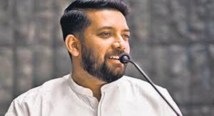 രാഹുൽ പി.വി.അൻവറുമായി കൂടിക്കാഴ്ച നടത്തിയത് സ്വന്തം നിലയിലാണെന്ന് ഷാഫി പറമ്പിൽ രാഹുൽ പി.വി.അൻവറുമായി കൂടിക്കാഴ്ച നടത്തിയത് സ്വന്തം നിലയിലാണെന്ന് ഷാഫി പറമ്പിൽ