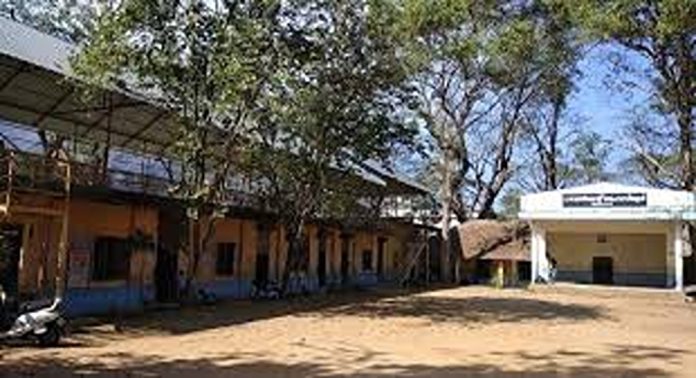 അടിമാലി സർക്കാർ സ്കൂളിലെ ഇംഗ്ലീഷ് മീഡിയം ഡിവിഷൻ തുടരാൻ തീരുമാനം അടിമാലി സർക്കാർ സ്കൂളിലെ ഇംഗ്ലീഷ് മീഡിയം ഡിവിഷൻ തുടരാൻ തീരുമാനം