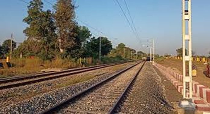 ശബരി റെയില് ; ഭൂമി ഏറ്റെടുക്കൽ നടപടിയുമായി മുന്നോട്ടു പോകാൻ കേന്ദ്രത്തിന്റെ അംഗീകാരം ശബരി റെയില് ; ഭൂമി ഏറ്റെടുക്കൽ നടപടിയുമായി മുന്നോട്ടു പോകാൻ കേന്ദ്രത്തിന്റെ അംഗീകാരം