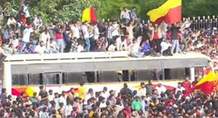 ചിന്നസ്വാമി സ്റ്റേഡിയത്തിന് പുറത്തുണ്ടായ ദുരന്തത്തിന്റെ ഉത്തരവാദിത്തം സിദ്ധരാമയ്യ സർക്കാറിനാണെന്ന് ബിജെപി ചിന്നസ്വാമി സ്റ്റേഡിയത്തിന് പുറത്തുണ്ടായ ദുരന്തത്തിന്റെ ഉത്തരവാദിത്തം സിദ്ധരാമയ്യ സർക്കാറിനാണെന്ന് ബിജെപി