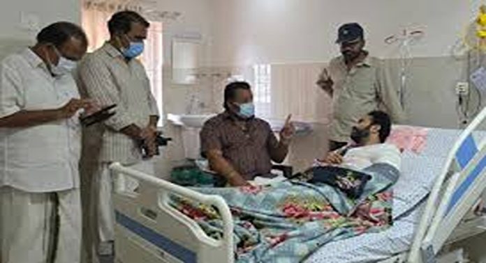 ഷൈൻ ടോം ചാക്കോയ്ക്ക് ശസ്ത്രക്രിയ ആവശ്യമാണെന്ന് തൃശൂര് സണ് ആശുപത്രിയിലെ ഓര്ത്തോ സര്ജൻ ഷൈൻ ടോം ചാക്കോയ്ക്ക് ശസ്ത്രക്രിയ ആവശ്യമാണെന്ന് തൃശൂര് സണ് ആശുപത്രിയിലെ ഓര്ത്തോ സര്ജൻ