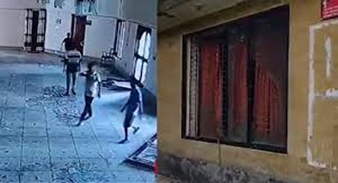രബീന്ദ്രനാഥ് ടാഗോറിന്റെ ബംഗ്ലാദേശിലെ കുടുംബ വീട് ആൾക്കൂട്ടം അടിച്ചു തകർത്തു രബീന്ദ്രനാഥ് ടാഗോറിന്റെ ബംഗ്ലാദേശിലെ കുടുംബ വീട് ആൾക്കൂട്ടം അടിച്ചു തകർത്തു