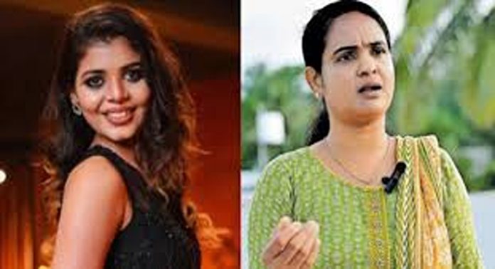 ബ്യൂട്ടിപാർലർ ഉടമ ഷീല സണ്ണിയെ വ്യാജ ലഹരി കേസിൽ കുടുക്കിയ സംഭവം ; മുഖ്യ ആസൂത്രക ലിവിയ ജോസിന്റെ അറസ്റ്റ് രേഖപ്പെടുത്തി ബ്യൂട്ടിപാർലർ ഉടമ ഷീല സണ്ണിയെ വ്യാജ ലഹരി കേസിൽ കുടുക്കിയ സംഭവം ; മുഖ്യ ആസൂത്രക ലിവിയ ജോസിന്റെ അറസ്റ്റ് രേഖപ്പെടുത്തി
