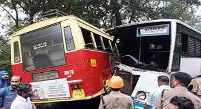 കൊല്ലം-തിരുമംഗലം ദേശീയപാതയിൽ കെഎസ്ആർടിസി ബസുകൾ അപകടത്തിൽപ്പെട്ടു കൊല്ലം-തിരുമംഗലം ദേശീയപാതയിൽ കെഎസ്ആർടിസി ബസുകൾ അപകടത്തിൽപ്പെട്ടു