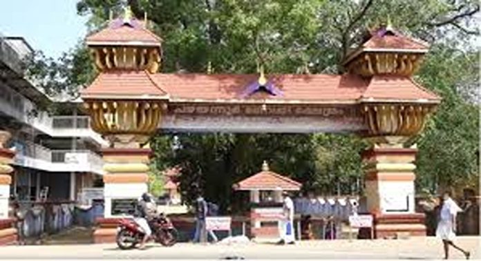 പഴയന്നൂർ ക്ഷേത്രത്തിൽ നിന്നും കിരീടം കാണാതായ സംഭവം ; മുൻ ദേവസ്വം ഓഫീസറെ സസ്പെൻഡ് ചെയ്തു പഴയന്നൂർ ക്ഷേത്രത്തിൽ നിന്നും കിരീടം കാണാതായ സംഭവം ; മുൻ ദേവസ്വം ഓഫീസറെ സസ്പെൻഡ് ചെയ്തു