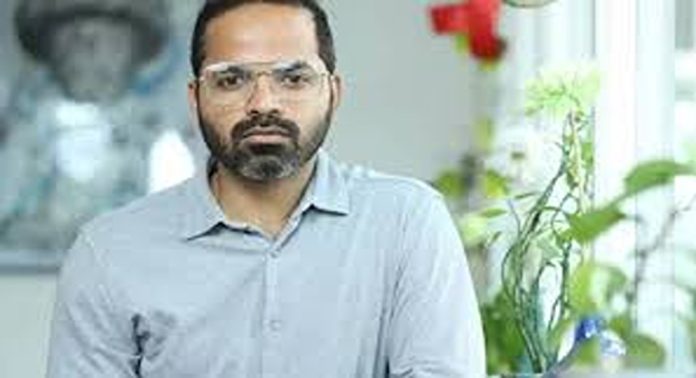 ലിജോ ജോസ് പെല്ലിശ്ശേരിക്ക് പിന്തുണയുമായി നടൻ വിനയ് ഫോർട്ട് ലിജോ ജോസ് പെല്ലിശ്ശേരിക്ക് പിന്തുണയുമായി നടൻ വിനയ് ഫോർട്ട്