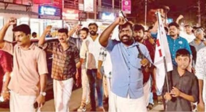 ഡിവൈഎഫ്ഐ കാർത്തികപ്പള്ളി ബ്ലോക്ക് കമ്മിറ്റി മുതുകുളത്ത് പ്രകടനവും യോഗവും നടത്തി ഡിവൈഎഫ്ഐ കാർത്തികപ്പള്ളി ബ്ലോക്ക് കമ്മിറ്റി മുതുകുളത്ത് പ്രകടനവും യോഗവും നടത്തി