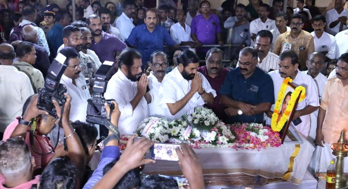 രഞ്ജിതയ്ക്ക് കണ്ണീര് പ്രണാമം – ആദരാഞ്ജലി അര്പ്പിച്ച് മന്ത്രിമാരായ വി.എന് വാസവനും സജി ചെറിയാനും രഞ്ജിതയ്ക്ക് കണ്ണീര് പ്രണാമം – ആദരാഞ്ജലി അര്പ്പിച്ച് മന്ത്രിമാരായ വി.എന് വാസവനും സജി ചെറിയാനും
