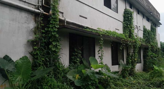 കോന്നി കെ എസ് ആർ റ്റി സി ഡിപ്പോ കെട്ടിടം കാട് കയറുന്നു കോന്നി കെ എസ് ആർ റ്റി സി ഡിപ്പോ കെട്ടിടം കാട് കയറുന്നു
