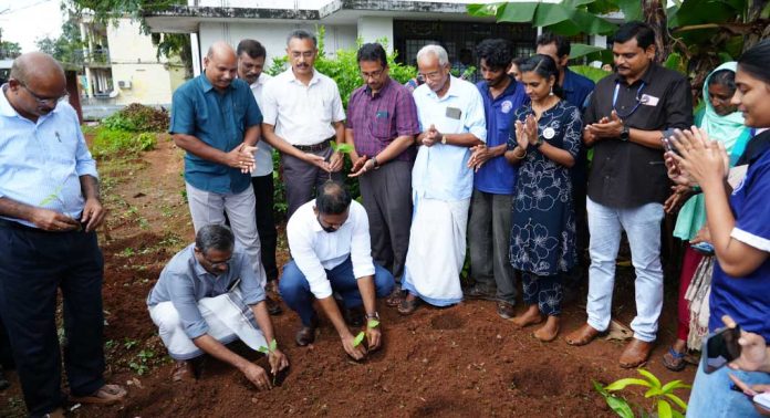 നഗരസഭാ ഹരിതകർമ്മസേനയുടെ ഫുഡ്സ്കേപ്പിങ് തുടരും ; രണ്ടാംഘട്ടം ഉദ്ഘാടനം ചെയ്തു നഗരസഭാ ഹരിതകർമ്മസേനയുടെ ഫുഡ്സ്കേപ്പിങ് തുടരും ; രണ്ടാംഘട്ടം ഉദ്ഘാടനം ചെയ്തു
