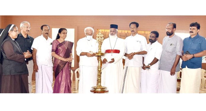 ലഹരിക്കെതിരെ സമൂഹം ഉണരണം : പ്രൊഫ. പി ജെ കുര്യൻ ലഹരിക്കെതിരെ സമൂഹം ഉണരണം : പ്രൊഫ. പി ജെ കുര്യൻ