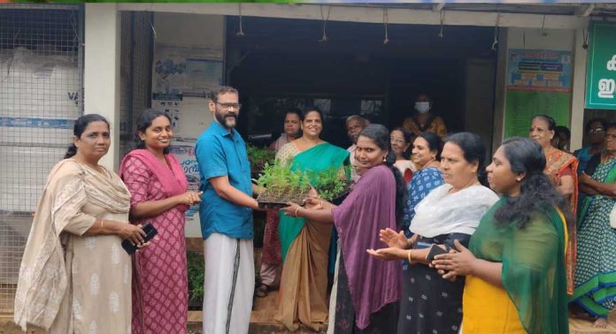 ഓണത്തെ വരവേല്ക്കാന് പൂ കൃഷിയുമായി ഇരവിപേരൂര് ഓണത്തെ വരവേല്ക്കാന് പൂ കൃഷിയുമായി ഇരവിപേരൂര്