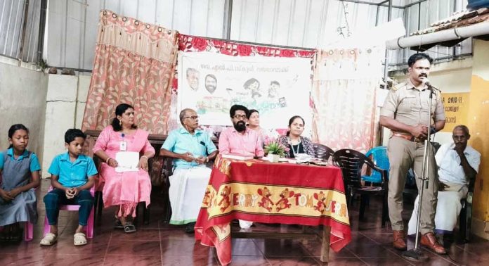 വയലാ വടക്ക് ജിഎല്പി സ്കൂളില് ലഹരി വിരുധ ട്രാഫിക് നിയമപാലന ബോധവല്ക്കരണ പരിപാടി സംഘടിപ്പിച്ചു വയലാ വടക്ക് ജിഎല്പി സ്കൂളില് ലഹരി വിരുധ ട്രാഫിക് നിയമപാലന ബോധവല്ക്കരണ പരിപാടി സംഘടിപ്പിച്ചു