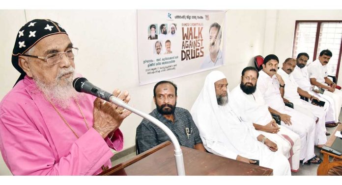 രമേശ് ചെന്നിത്തലയുടെ പോരാട്ടം ശ്ലാഘനീയം : മാർ ക്ലിമ്മീസ് മെത്രാപ്പോലീത്ത രമേശ് ചെന്നിത്തലയുടെ പോരാട്ടം ശ്ലാഘനീയം : മാർ ക്ലിമ്മീസ് മെത്രാപ്പോലീത്ത