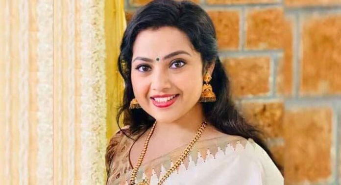 നടി മീന രാഷ്ട്രീയത്തിലേക്കെന്ന് റിപ്പോർട്ട് ; ബിജെപിയില് ചേര്ന്നേക്കുമെന്ന് അഭ്യൂഹം നടി മീന രാഷ്ട്രീയത്തിലേക്കെന്ന് റിപ്പോർട്ട് ; ബിജെപിയില് ചേര്ന്നേക്കുമെന്ന് അഭ്യൂഹം