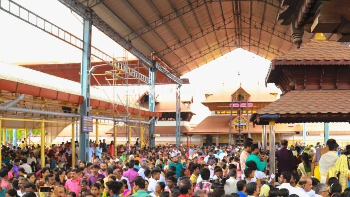 ഗുരുവായൂര് ക്ഷേത്രത്തില് പ്രത്യേക ദർശനത്തിന് ആധാർ കാർഡ് നിർബന്ധം ഗുരുവായൂര് ക്ഷേത്രത്തില് പ്രത്യേക ദർശനത്തിന് ആധാർ കാർഡ് നിർബന്ധം