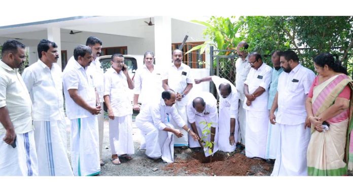 പരിസ്ഥിതി സംരക്ഷണം ജീവന്റെ നിലനില്പ്പിന് അനിവാര്യം : പ്രൊഫ. സതീഷ് കൊച്ചുപറമ്പില് പരിസ്ഥിതി സംരക്ഷണം ജീവന്റെ നിലനില്പ്പിന് അനിവാര്യം : പ്രൊഫ. സതീഷ് കൊച്ചുപറമ്പില്