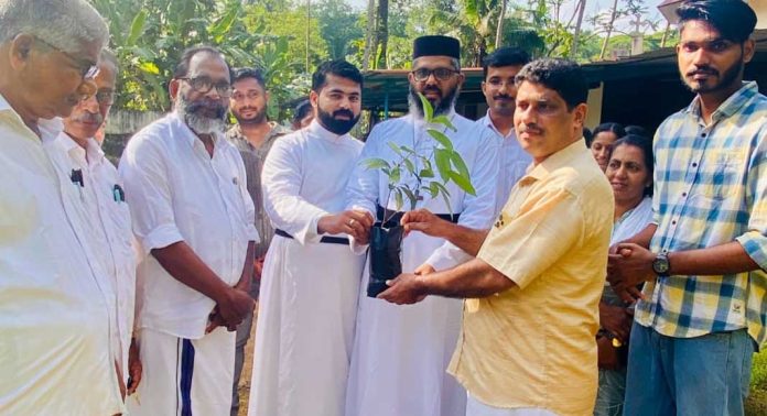പരിസ്ഥിതിദിനാചരണത്തിൻ്റെ ഭാഗമായി വ്യക്ഷതൈ നടീലും പ്രതിഞ്ജയുമായി കെ സി സി തണ്ണിത്തോട് സോൺ പരിസ്ഥിതിദിനാചരണത്തിൻ്റെ ഭാഗമായി വ്യക്ഷതൈ നടീലും പ്രതിഞ്ജയുമായി കെ സി സി തണ്ണിത്തോട് സോൺ