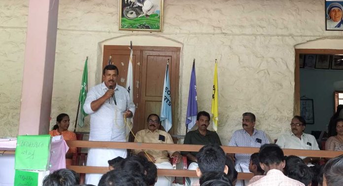 ചുങ്കപ്പാറ സെന്റ് ജോര്ജ് ഹൈസ്ക്കൂളിന് മഹാത്മ ഗ്രന്ഥശാലയുടെ നേതൃത്വത്തില് പുസ്തകങ്ങള് കൈമാറി ചുങ്കപ്പാറ സെന്റ് ജോര്ജ് ഹൈസ്ക്കൂളിന് മഹാത്മ ഗ്രന്ഥശാലയുടെ നേതൃത്വത്തില് പുസ്തകങ്ങള് കൈമാറി