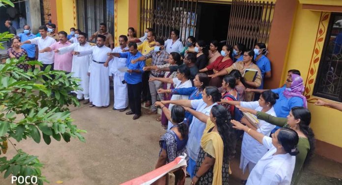 കോന്നി താലൂക്ക് ആശുപത്രി അങ്കണത്തിൽ പരിസ്ഥിതി ദിനാചരണവും പ്രതിജ്ഞയും വൃക്ഷ തൈ നടീലും നടത്തി കോന്നി താലൂക്ക് ആശുപത്രി അങ്കണത്തിൽ പരിസ്ഥിതി ദിനാചരണവും പ്രതിജ്ഞയും വൃക്ഷ തൈ നടീലും നടത്തി