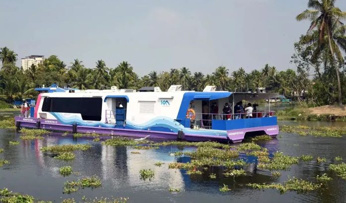 കൊച്ചി അന്താരാഷ്ട്ര വിമാനത്താവളത്തിലേക്ക് വാട്ടര്മെട്രോ റൂട്ട് പരിഗണനയില് കൊച്ചി അന്താരാഷ്ട്ര വിമാനത്താവളത്തിലേക്ക് വാട്ടര്മെട്രോ റൂട്ട് പരിഗണനയില്