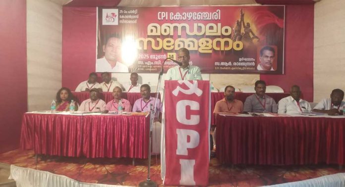 കേന്ദ്രം തുടരുന്ന ഫാസിസ്റ്റ് ഭരണം അവസാനിപ്പിക്കുവാൻ കൂടുതൽ പരിശ്രമം അനിവാര്യം : ആർ. രാജേന്ദ്രൻ കേന്ദ്രം തുടരുന്ന ഫാസിസ്റ്റ് ഭരണം അവസാനിപ്പിക്കുവാൻ കൂടുതൽ പരിശ്രമം അനിവാര്യം : ആർ. രാജേന്ദ്രൻ