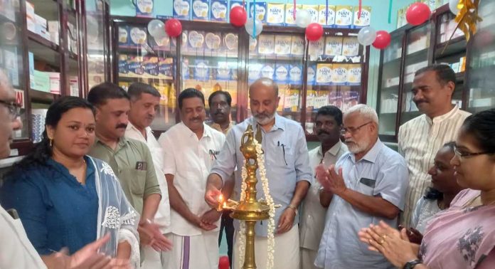 വെണ്ണിക്കുളത്ത് ആരംഭിച്ച കണ്സ്യൂമര്ഫെഡ് നീതി മെഡിക്കല് സ്റ്റോറിന്റെ ഉദ്ഘാടനം നടന്നു വെണ്ണിക്കുളത്ത് ആരംഭിച്ച കണ്സ്യൂമര്ഫെഡ് നീതി മെഡിക്കല് സ്റ്റോറിന്റെ ഉദ്ഘാടനം നടന്നു