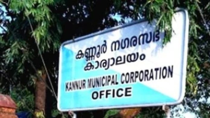 കുടിവെള്ളക്കുപ്പികൾ റോഡിലേക്ക് വലിച്ചെറിഞ്ഞ സ്വകാര്യ ബസിന് രണ്ടായിരം രൂപ പിഴ കുടിവെള്ളക്കുപ്പികൾ റോഡിലേക്ക് വലിച്ചെറിഞ്ഞ സ്വകാര്യ ബസിന് രണ്ടായിരം രൂപ പിഴ