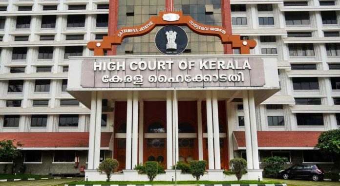 സിഎംആർഎൽ – മാസപ്പടി കേസിൽ സിബിഐ അന്വേഷണം ആവശ്യപ്പെട്ടുള്ള പൊതുതാത്പര്യ ഹർജി ഹൈക്കോടതി ഇന്ന് പരിഗണിക്കും സിഎംആർഎൽ – മാസപ്പടി കേസിൽ സിബിഐ അന്വേഷണം ആവശ്യപ്പെട്ടുള്ള പൊതുതാത്പര്യ ഹർജി ഹൈക്കോടതി ഇന്ന് പരിഗണിക്കും
