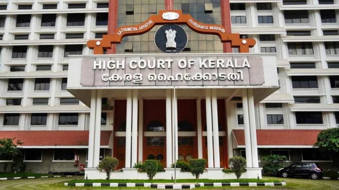 സമൂഹമാധ്യമങ്ങളിലെ അപകീർത്തി പരാമർശങ്ങൾ ജനാധിപത്യത്തിനെതിരെന്ന് ഹൈകോടതി സമൂഹമാധ്യമങ്ങളിലെ അപകീർത്തി പരാമർശങ്ങൾ ജനാധിപത്യത്തിനെതിരെന്ന് ഹൈകോടതി