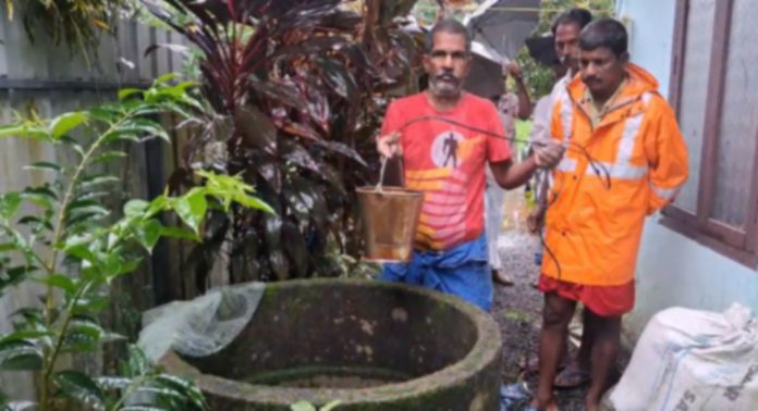 നിരണത്ത് കിണറിനുള്ളിൽ നിന്ന് രൂക്ഷഗന്ധം അനുഭവപ്പെട്ട സംഭവം ; പോലീസ് അന്വേഷണം ആരംഭിച്ചു നിരണത്ത് കിണറിനുള്ളിൽ നിന്ന് രൂക്ഷഗന്ധം അനുഭവപ്പെട്ട സംഭവം ; പോലീസ് അന്വേഷണം ആരംഭിച്ചു