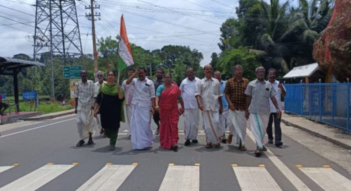 നിലമ്പൂരിലെ ചരിത്രവിജയം ; കൊടുമണ്ണിൽ കോൺഗ്രസ് പ്രവര്ത്തകര് ആഹ്ളാദപ്രകടനം നടത്തി നിലമ്പൂരിലെ ചരിത്രവിജയം ; കൊടുമണ്ണിൽ കോൺഗ്രസ് പ്രവര്ത്തകര് ആഹ്ളാദപ്രകടനം നടത്തി