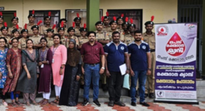 ജില്ലയിലെ സൈനികരുടെ സംഘടനയായ ടീം പത്തനംതിട്ട സോൾജിയേഴ്സ് (തപസ്സ്) രക്തദാന ക്യാമ്പ് സംഘടിപ്പിച്ചു ജില്ലയിലെ സൈനികരുടെ സംഘടനയായ ടീം പത്തനംതിട്ട സോൾജിയേഴ്സ് (തപസ്സ്) രക്തദാന ക്യാമ്പ് സംഘടിപ്പിച്ചു
