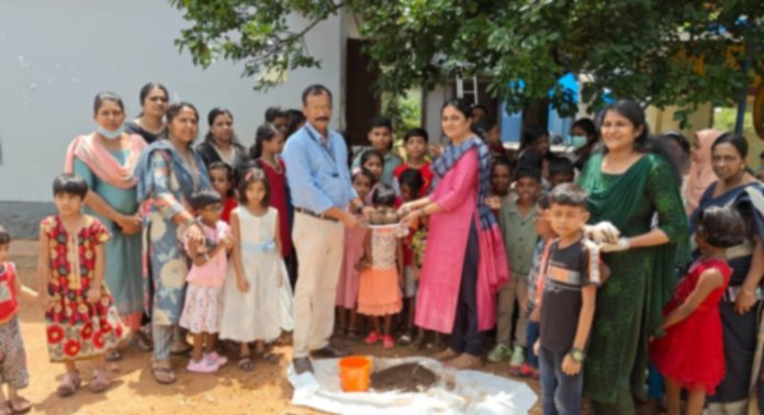 ലോക പരിസ്ഥിതി ദിനം ; വൃക്ഷ -സസ്യ വിഭവ വർദ്ധനക്കായി വിത്തുണ്ടകൾ നിർമിച്ച് പഴവങ്ങാടി ഗവ.യു.പി.സ്കൂള് ലോക പരിസ്ഥിതി ദിനം ; വൃക്ഷ -സസ്യ വിഭവ വർദ്ധനക്കായി വിത്തുണ്ടകൾ നിർമിച്ച് പഴവങ്ങാടി ഗവ.യു.പി.സ്കൂള്