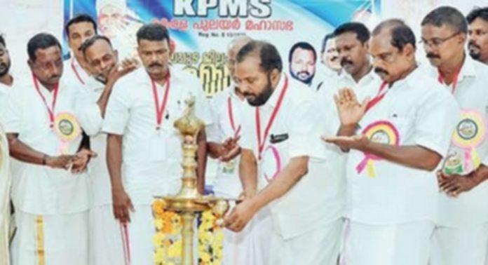 കേരളത്തിന്റെ നവോത്ഥാനമൂല്യങ്ങൾ കുഴിച്ചുമൂടുന്നതിന് കുടപിടിക്കുന്ന സമീപനമാണ് സർക്കാരിന്റേത് ; പി.എം. വിനോദ് കേരളത്തിന്റെ നവോത്ഥാനമൂല്യങ്ങൾ കുഴിച്ചുമൂടുന്നതിന് കുടപിടിക്കുന്ന സമീപനമാണ് സർക്കാരിന്റേത് ; പി.എം. വിനോദ്