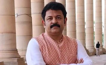 കശ്മീരിലെ കല്ലേറ് നിര്ത്താന് അറിയാമെങ്കില്… പിന്നെയാ ഡല്ഹി ; വിദ്യാർത്ഥി സമരത്തെ പരിഹസിച്ച് കൃഷ്ണകുമാർ