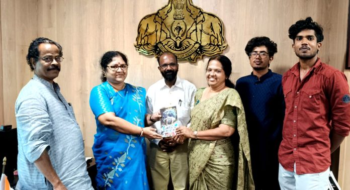 സുനു വിജയൻ രചിച്ച “എന്റെ പ്ലാസ്റ്റിക് ലോകം ” പുസ്തകം പ്രകാശനം ചെയ്തു സുനു വിജയൻ രചിച്ച “എന്റെ പ്ലാസ്റ്റിക് ലോകം ” പുസ്തകം പ്രകാശനം ചെയ്തു