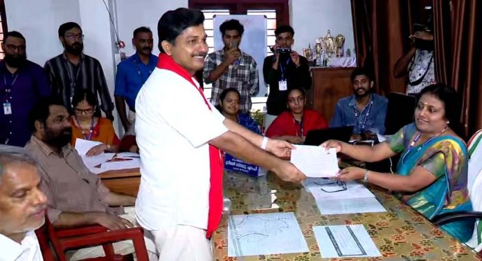 എൽഡിഎഫ് സ്ഥാനാർത്ഥി എം സ്വരാജ് നാമനിർദ്ദേശ പത്രിക സമർപ്പിച്ചു എൽഡിഎഫ് സ്ഥാനാർത്ഥി എം സ്വരാജ് നാമനിർദ്ദേശ പത്രിക സമർപ്പിച്ചു