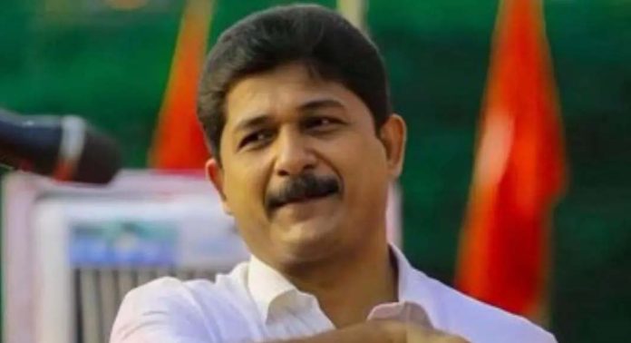 വി വി പ്രകാശിന്റെ വീട് സന്ദർശനം മറ്റൊരു തരത്തിൽ കാണേണ്ടതില്ലെന്ന് എം. സ്വരാജ് വി വി പ്രകാശിന്റെ വീട് സന്ദർശനം മറ്റൊരു തരത്തിൽ കാണേണ്ടതില്ലെന്ന് എം. സ്വരാജ്