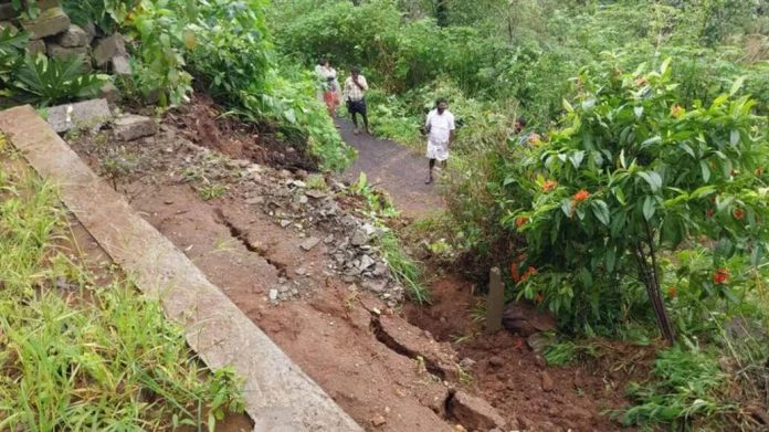 കനത്ത മഴയിൽ കട്ടപ്പനയിൽ നിർമ്മാണത്തിലിരിക്കുന്ന വീടിന്റ സംരക്ഷണഭിത്തി ഇടിഞ്ഞു കനത്ത മഴയിൽ കട്ടപ്പനയിൽ നിർമ്മാണത്തിലിരിക്കുന്ന വീടിന്റ സംരക്ഷണഭിത്തി ഇടിഞ്ഞു